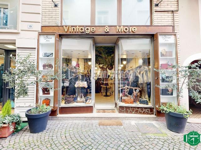 Locale in vendita di 39 m² in Via Cavour, 11
