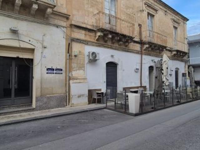 Locale in vendita in Via Giuseppe Mazzini 77, Centro Lungomare, Avola