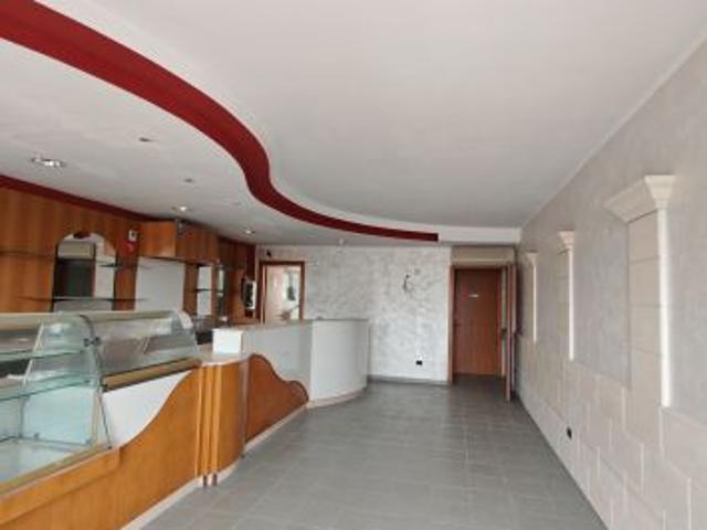 LOCALE PER BAR in Affitto