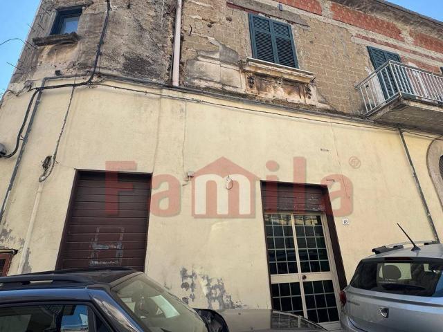 Locale uso deposito in affitto a Avella