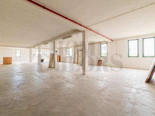 Locales Almeirim Santarém 2080 221 DS94800675