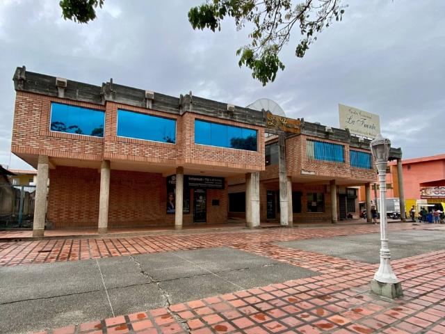 LOCALES COMERCIALES C.C. LA FUENTE
