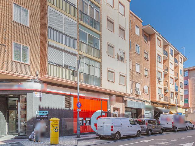 Locales en C/ Salvador Minguijon, Zaragoza
