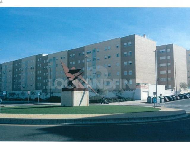 LOCALES EN POLIGONO RESIDENCIAL