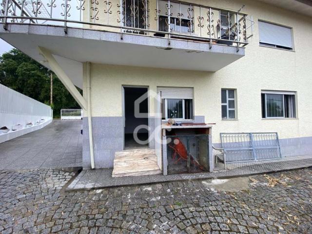 Locales Guimarães Braga DLS91315194