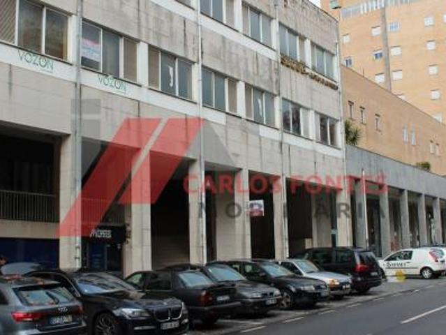Locales Vila Nova de Famalicão Braga 4760 103 DS81825105