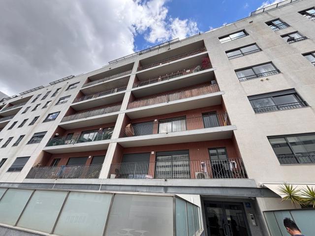 Localizado no prestigiado Parque das Nações, na Alameda dos. 63m² Parque Das Nações