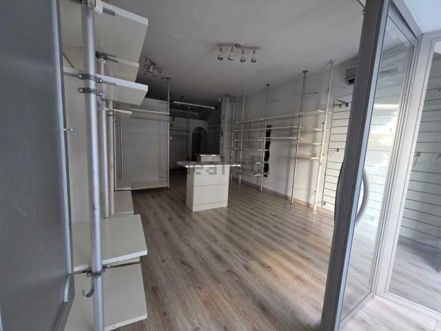 Locali o capannoni in affitto di 42 m² in Via Nazionale, 79