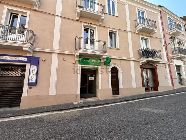 Locali o capannoni in affitto di 46 m² in Via Ettore e Ruggero de Medici