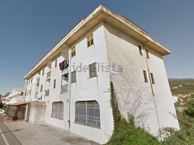 Locali o capannoni in affitto di 572 m²