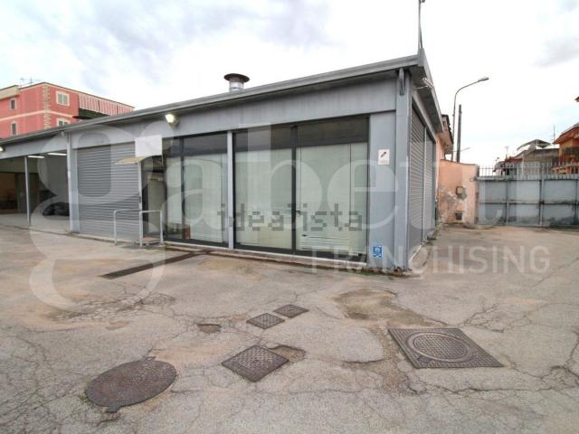 Locali o capannoni in affitto di 663 m² in Via F. Brunelleschi, 12