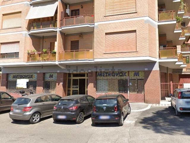 Locali o capannoni in affitto di 850 m² in Via della Cava Aurelia, 195