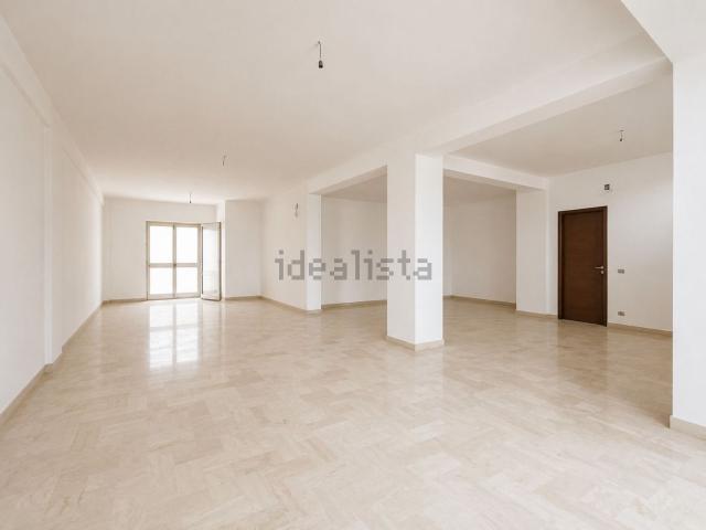 Locali o capannoni in affitto di 90 m² in Strada Statale 7