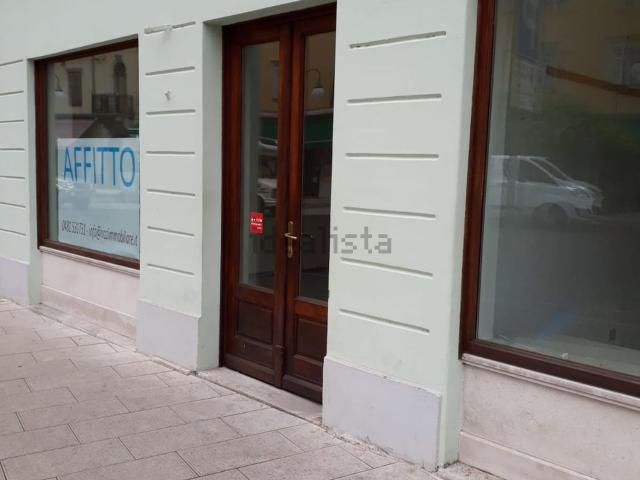 Locali o capannoni in affitto di 95 m² in Piazza Camillo Benso Conte di Cavour, 7