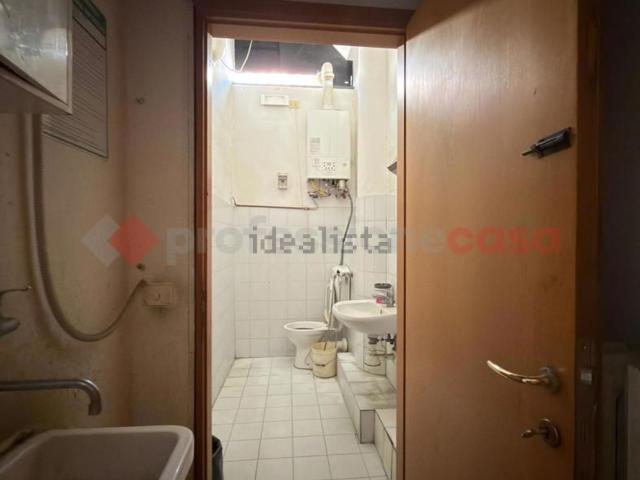 Locale in affitto di 133 m² in Via Bernardo Tanucci