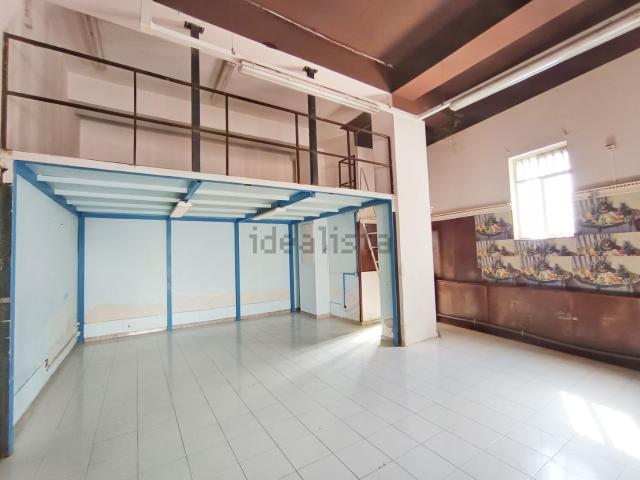 Locali o capannoni in affitto di 148 m² in Via Fratta, 2