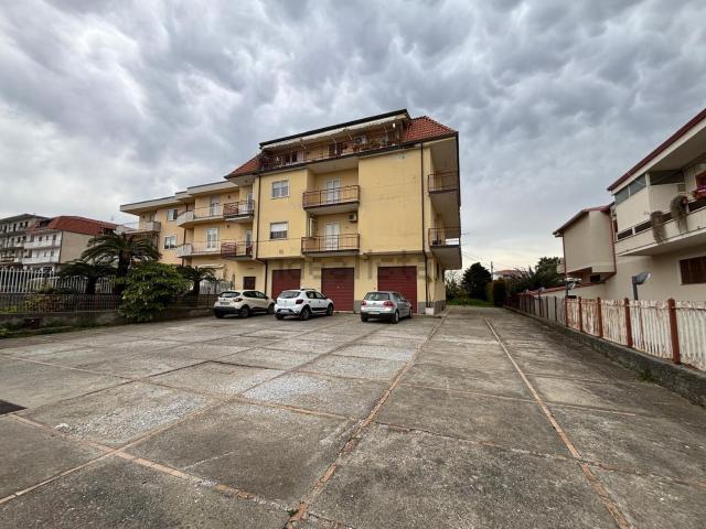 Locali o capannoni in affitto di 155 m² in Via dei Bizantini
