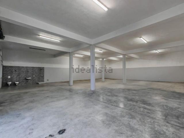 Locali o capannoni in affitto di 250 m² in Via Gioacchino Murat