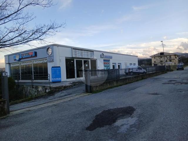 Locali o capannoni in affitto di 250 m² in Via Motta, 9