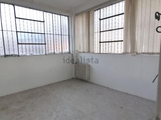 Locali o capannoni in affitto di 300 m²