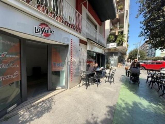 Locali o capannoni in affitto di 31 m² in Corso Luigi Fera, 15