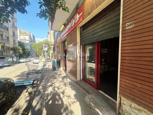 Locali o capannoni in affitto di 37 m² in Via Luigi Miceli, 31