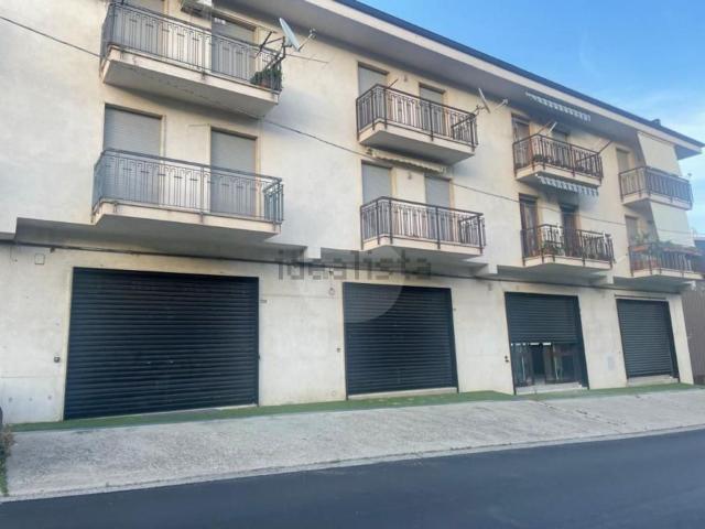 Locali o capannoni in affitto di 350 m² in Contrada Salice, 219