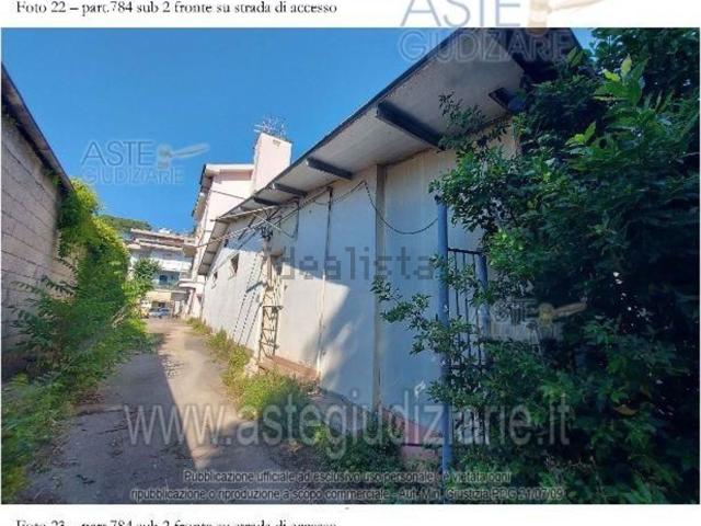 Locali o capannoni in vendita di 400 m² in Via San Francesco D&apos Assisi
