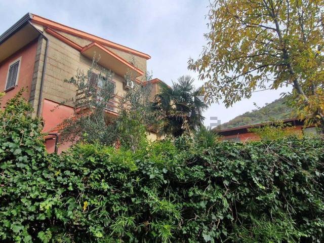 Locali o capannoni in vendita di 416 m²