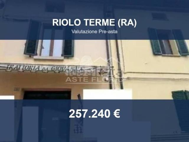 Locali o capannoni in vendita di 423 m² in Via Terme, 18
