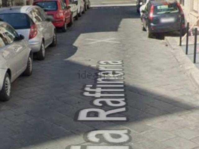 Locali o capannoni in vendita di 4300 m² in Via Raffineria, 52