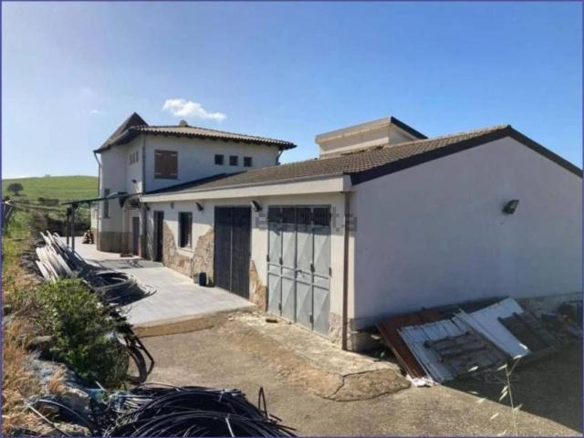 Locali o capannoni in vendita di 437 m² in Contrada Grazia