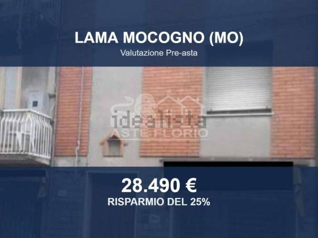 Locali o capannoni in vendita di 44 m² in Via P. Giardini, 180