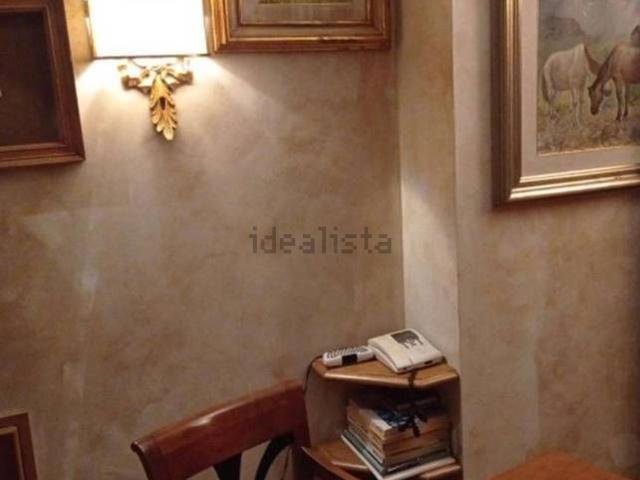 Locali o capannoni in vendita di 458 m² in Via dei Punici