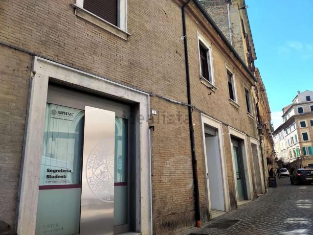 Locali o capannoni in vendita di 462 m² in Via Antonio Gramsci
