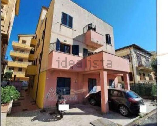 Locali o capannoni in vendita di 462 m² in Viale Anita Garibaldi, 2