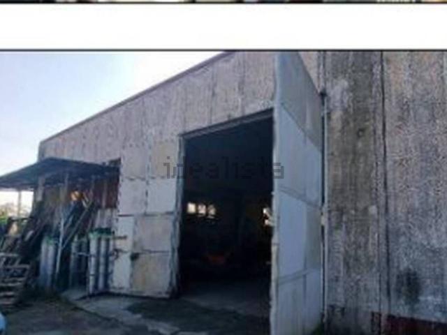 Locali o capannoni in vendita di 468 m² in Via I Maggio