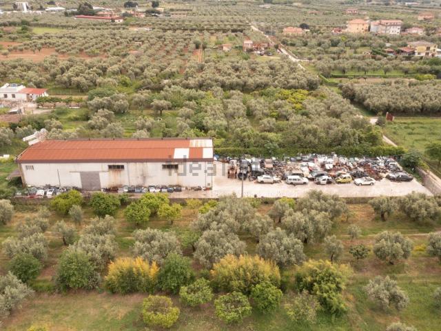 Locali o capannoni in vendita di 468 m² in Contrada Cutura