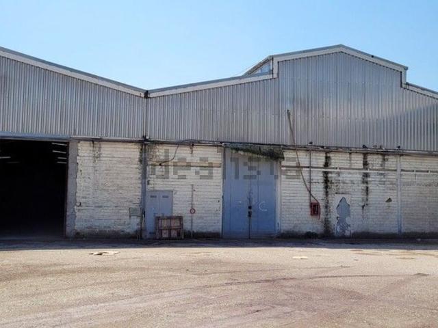 Locali o capannoni in vendita di 4722 m² in Via Luigi Einaudi, 5