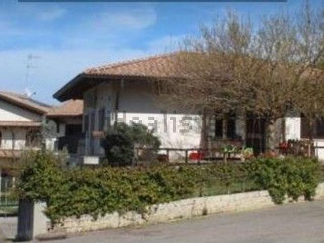 Locali o capannoni in vendita di 473 m² in Via Don G. Minzoni