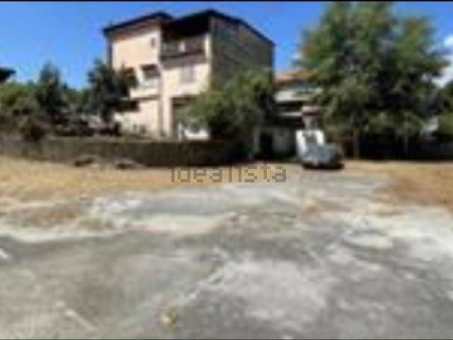 Locali o capannoni in vendita di 378 m² in Via Laino Castello