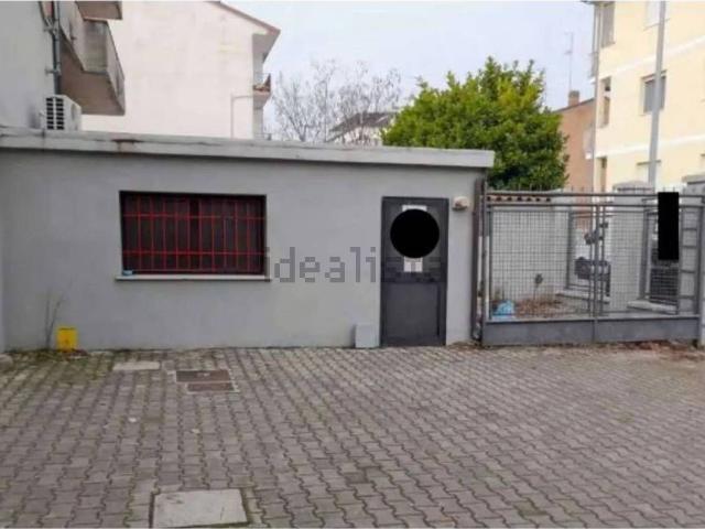 Locali o capannoni in vendita di 494 m² in Via Giovanni Accorsi, 13
