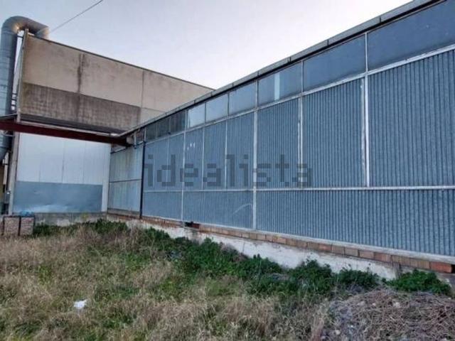Locali o capannoni in vendita di 5203 m² in Viale Adriatico