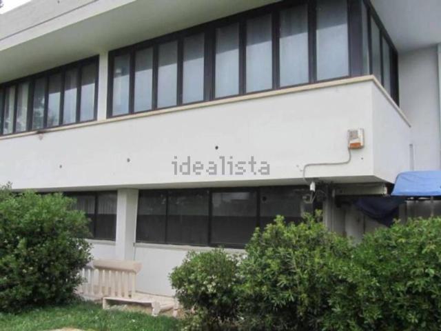 Locali o capannoni in vendita di 521 m² in Via Alcide De Gasperi, 7