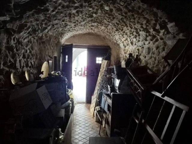 Locali o capannoni in vendita di 52 m² in Via Portici, 46