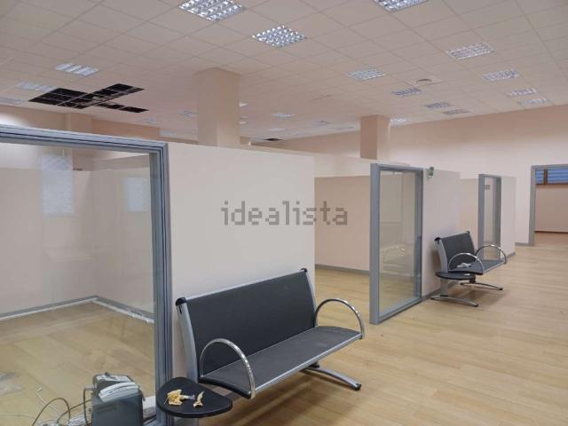 Locali o capannoni in vendita di 548 m² in Via dell&apos  Industria