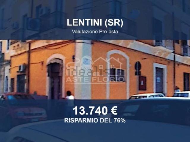 Locali o capannoni in vendita di 54 m² in Via Giuseppe Garibaldi, 96