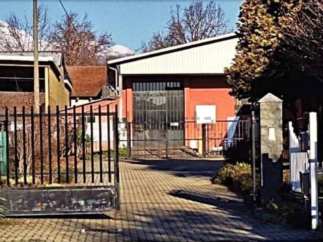 Locali o capannoni in vendita di 566 m² in Via dei Pioppi, 76