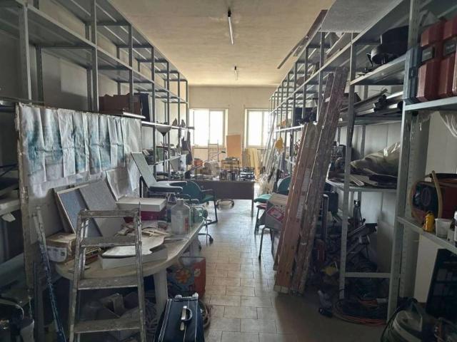 Locali o capannoni in vendita di 56 m² in Via San Francesco D&apos Assisi, 28
