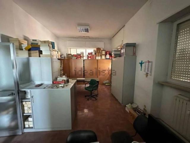 Locali o capannoni in vendita di 56 m² in Via San Francesco D&apos Assisi, 28